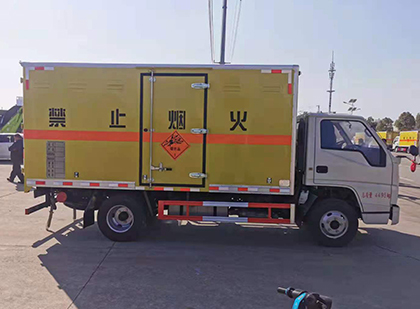 宝鸡爆破器材运输车工人安全操作规范与智能技术保障